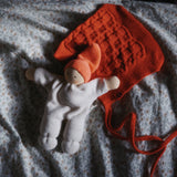 NANCHEN NATUR Nucki Rattle doll - orange red